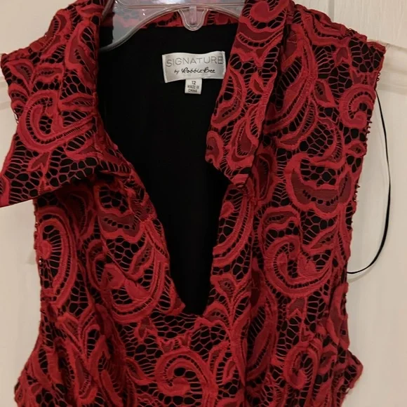 Maxi black with red lace overlay. New without tags worn once - Picture 3 of 4